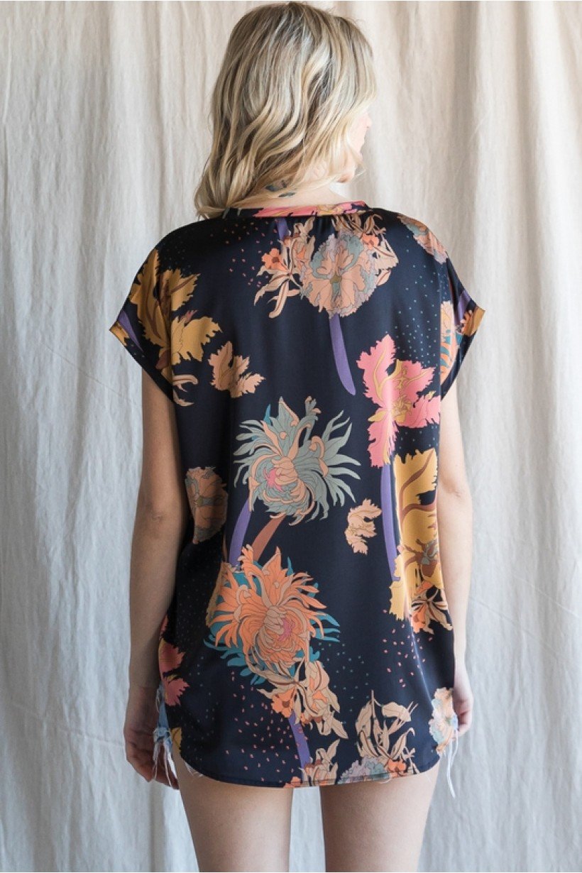 BLACK PRINT TOP from Raggdoll Boutique, trendy coastal style floral design, perfect for summer outfits Texas.