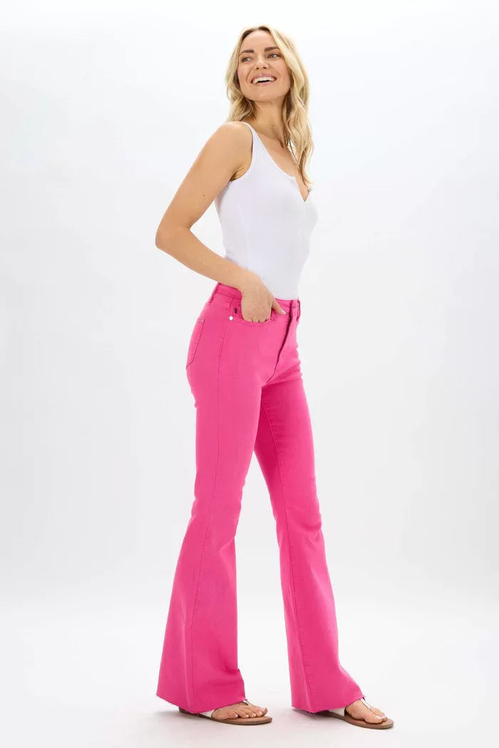 JUDY BLUE HOT PINK FRAYED FLARE JEAN model wearing trendy coastal style from Raggdoll Boutique