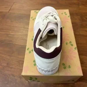 SNEAKERS-LACE UP TULIPS-GRAY LILAC by ILSE JACOBSEN 4092  (934) on a floral box, perfect for coastal fashion and summer outfits.