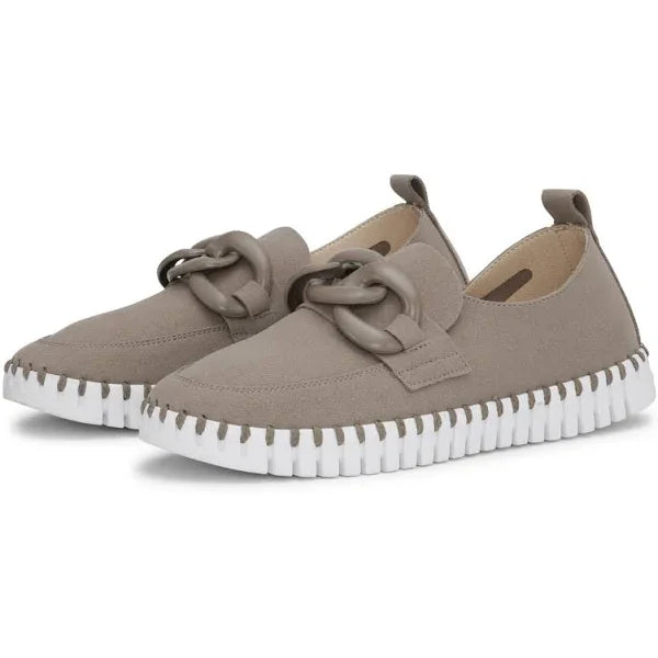 FALCON CHAIN LOAFER TULIPS by ILSE JACOBSEN in Falcon color with matching buckle at Raggdoll Boutique.