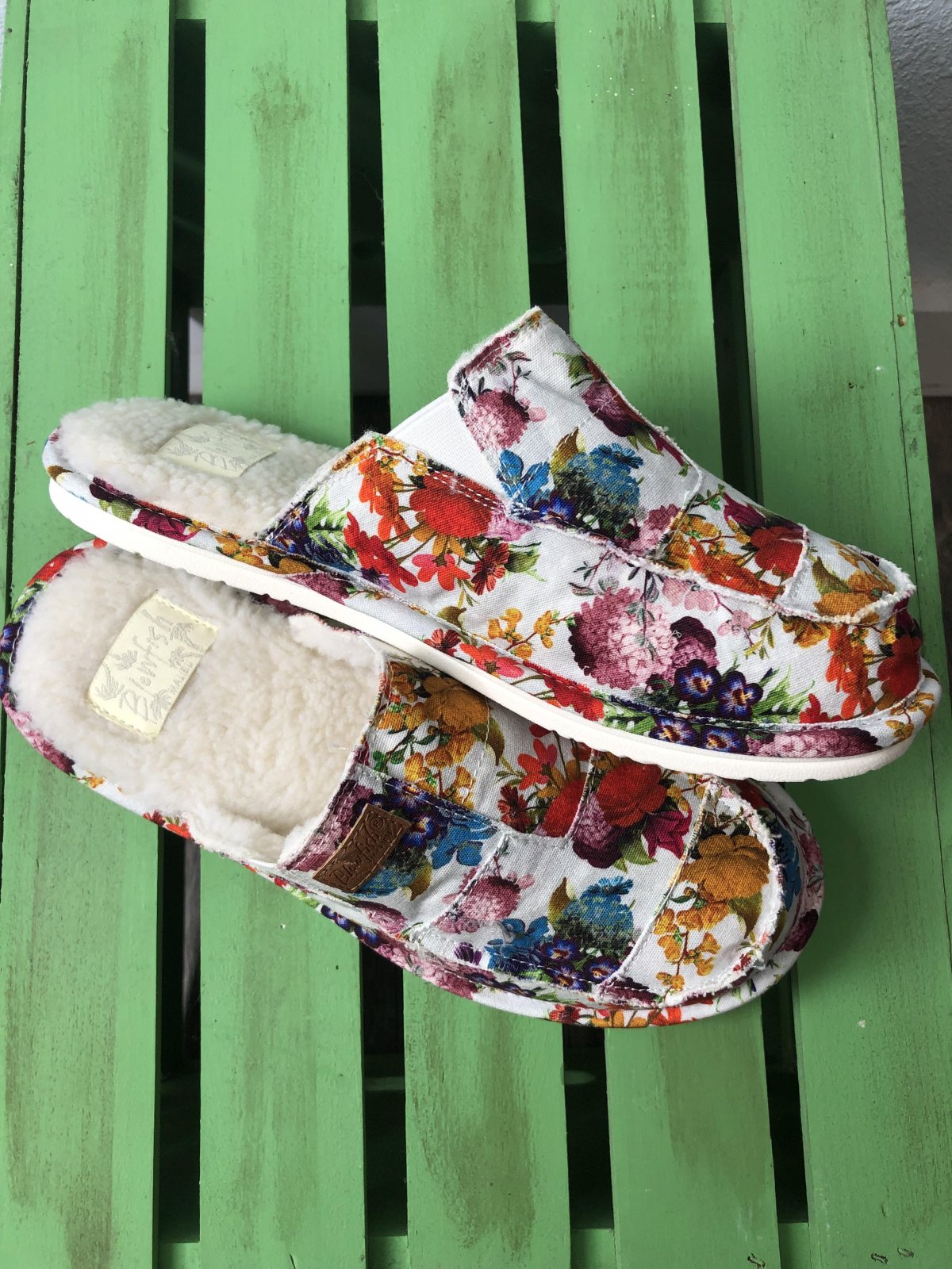 BLOWFISH SLIP-ON IN WINTERBLOOM displayed on a green wooden surface, perfect for trendy coastal style.