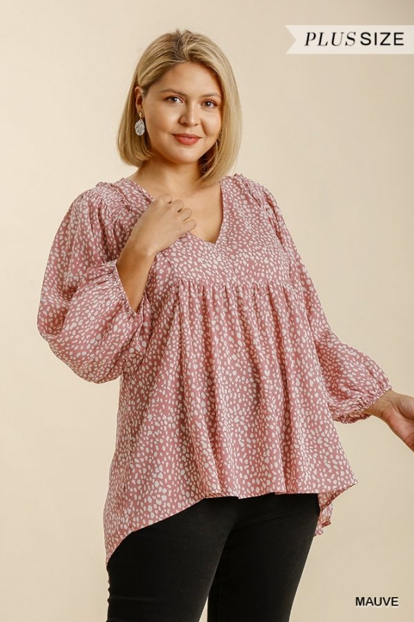 PLUS ANIMAL PRINT V-NECK BABYDOLL TOP in mauve with smocked detail and high low hem, perfect for summer outfits Texas.